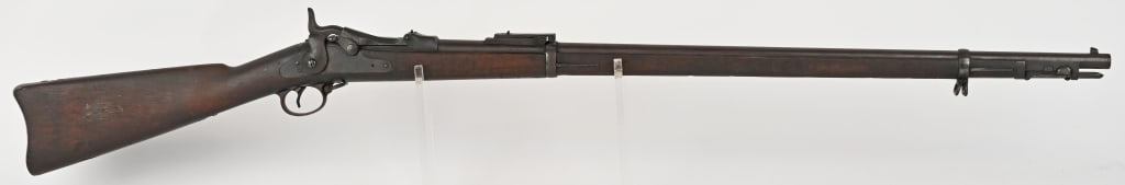 US MODEL 1884 TRAPDOOR SPRINGFIELD RIFLE: SERIAL NUMBER: 978641. BARREL 32 5/8". CALIBER 45-70. It features two barrel bands, nose cap, ram rod bayonet and Buffington rear sight. Lock is marked US SPRINGFIELD with eagle in center. Breech bloc
