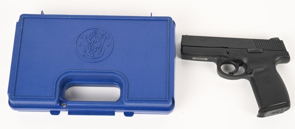 SMITH AND WESSON MODEL SW9C SEMI AUTO W/CASE: SERIAL NUMBER: PAL3373. BARREL: 4". CALIBER: 9MM. The Smith & Wesson SW9C is a budget friendly self-defense pistol. It features a black polymer frame, steel slide, DA, 3-dot sights, u-notch rear sight