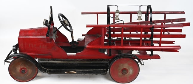 1920's AMERICAN NATIONAL LADDER TRUCK