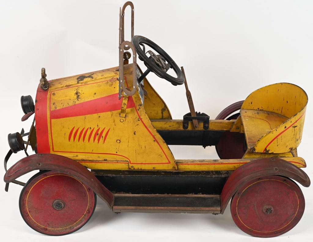 1920's GENDRON KING #8 PEDAL CAR (1 of 7)