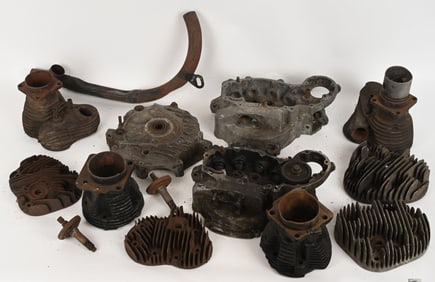 LOT OF HARLEY DAVIDSON 45 ENGINE PARTS