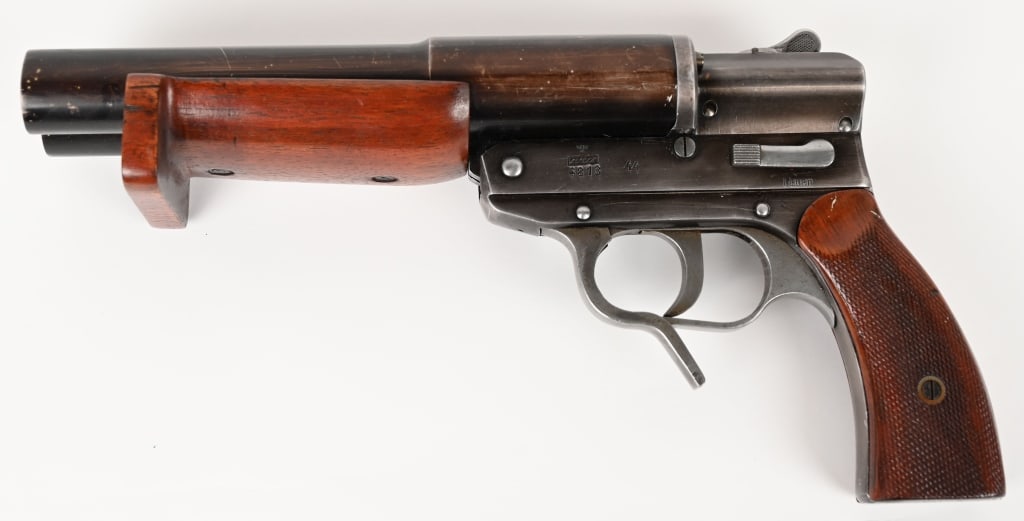 WWII NAZI GERMAN KRIEGSMARINE DOUBLE FLARE PISTOL: Issued to the Nazi Navy near the end of the War, with alloy material used in place of stainless steel, which freed up the steel for other essential purposes and reduced the weight of the flare pistol.