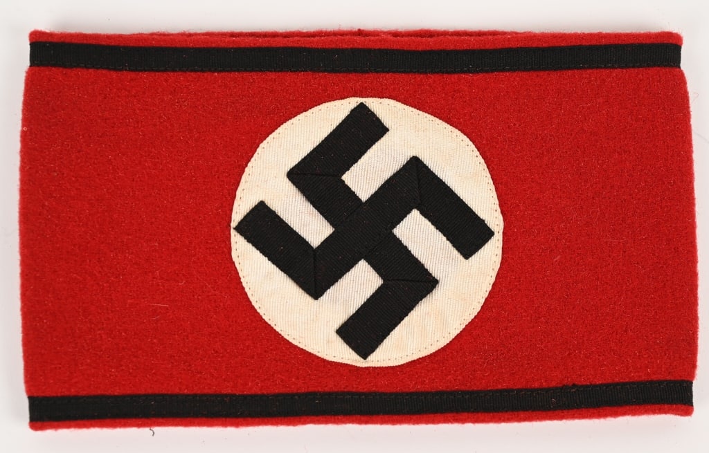 WWII NAZI GERMAN WAFFEN SS MEMBER'S ARMBAND WW2: Nice quality, roughly, 12cm tall, 42cm long, multi-piece construction armband features a red wool, base field with a roughly, 9cm diameter, central, vertically ribbed, white rayon, circular field with