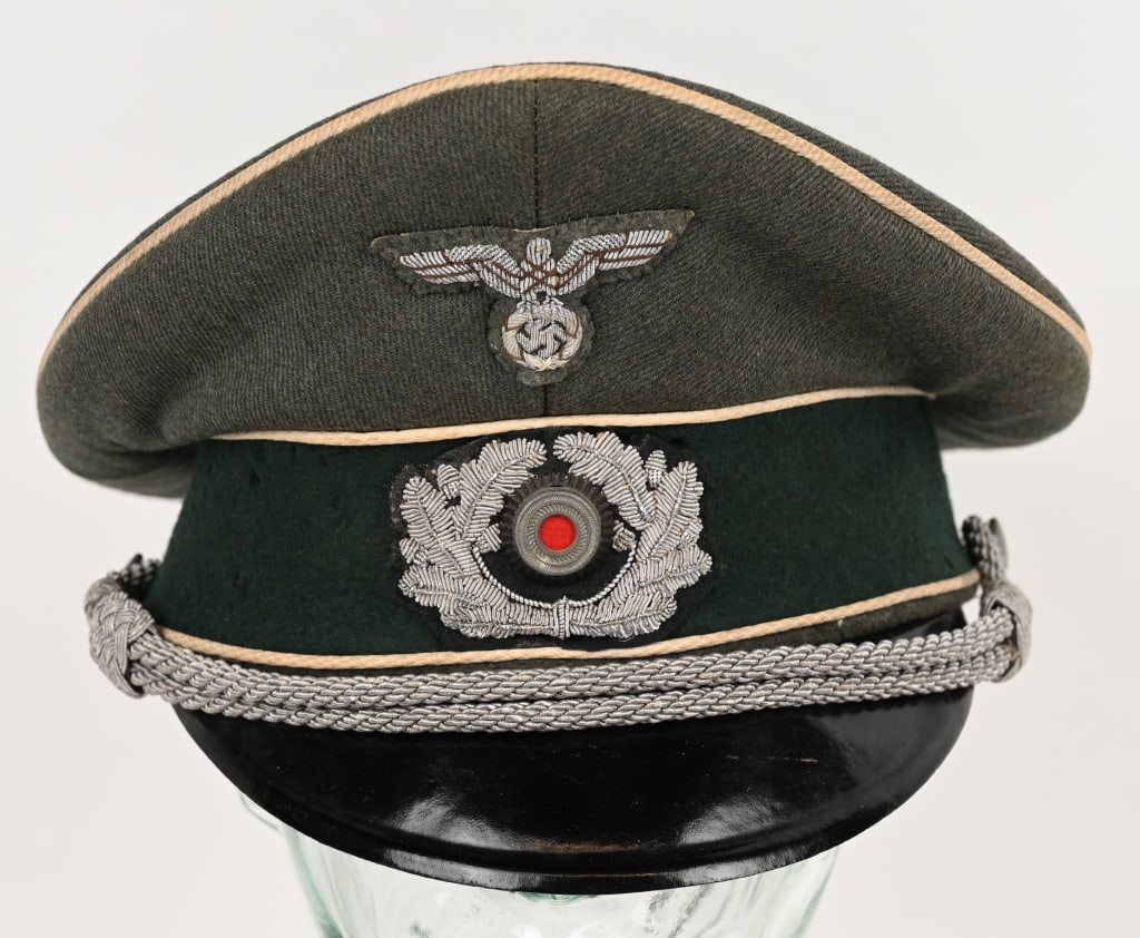 WWII NAZI INFANTRY OFFICER VISOR HAT PEKÜROS WW2: Nice quality, private purchase, visor cap with a field-grey wool body and crown, a blue/green badge cloth centerband and white wool waffenfarbe piping to the crown edge and both the top and bottom edg
