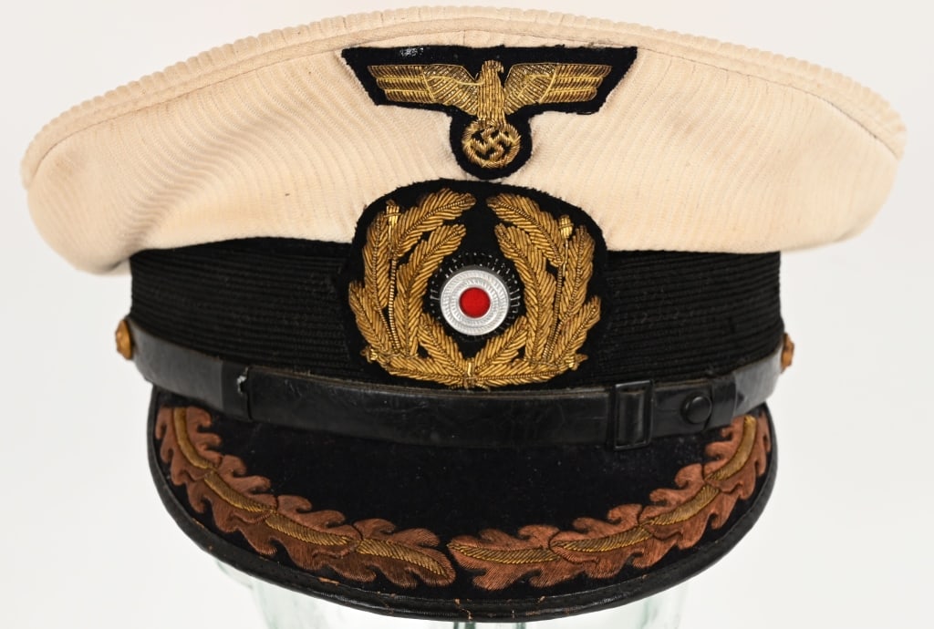 WWII NAZI GERMAN KRIEGSMARINE CAPTAIN'S VISOR HAT: Post-May 1936 pattern, Field/Staff grade Officer’s visor cap with a black horizontally ribbed mohair centerband, slipped over a deep navy blue wool body and a removable ribbed white top. The fro