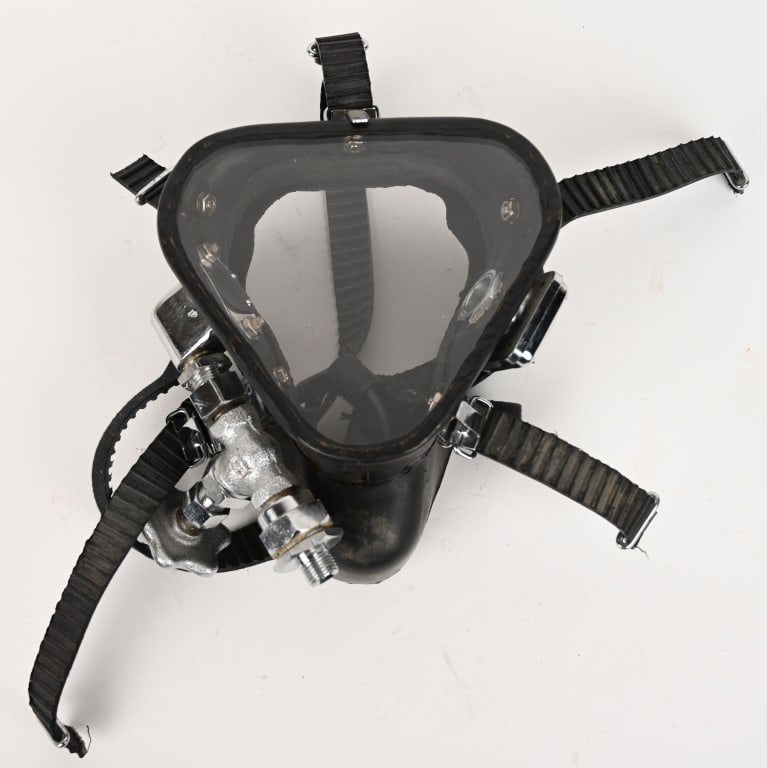 US NAVY DESCO JACK BROWNE DIVING MASK: This is the mask that started it all. The Navy needed a lightweight utility mask for jobs where heavy gear wasn't necessary or practical. DESCO developed the Browne Mask to meet this need. The unique 