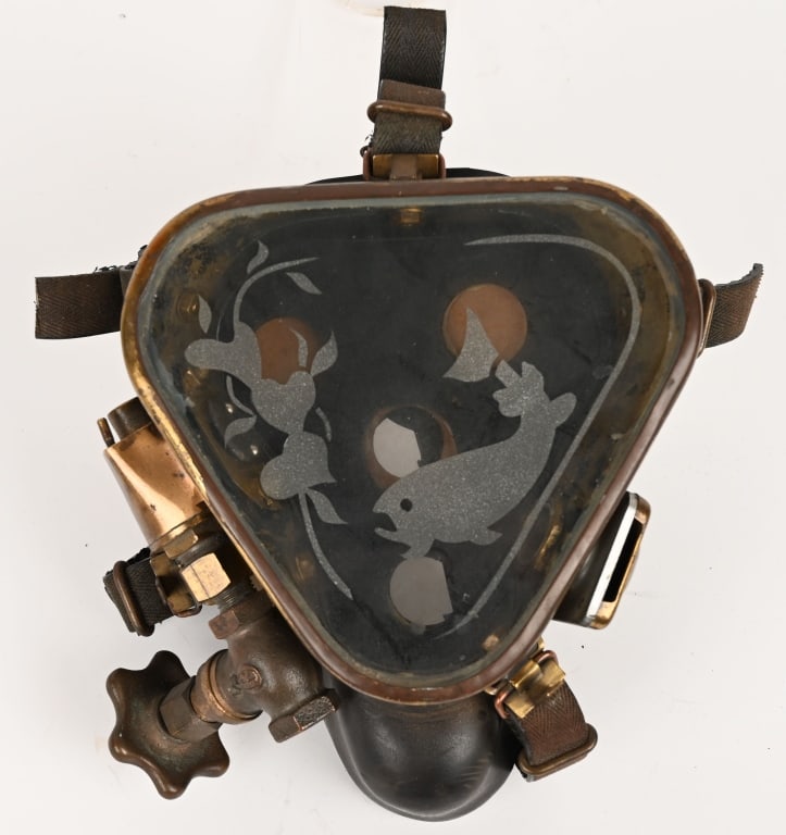 WWII US NAVY DESCO JACK BROWNE DIVING MASK WW2: This is the mask that started it all. The Navy needed a lightweight utility mask for jobs where heavy gear wasn't necessary or practical. DESCO developed the Browne Mask to meet this need. The unique 