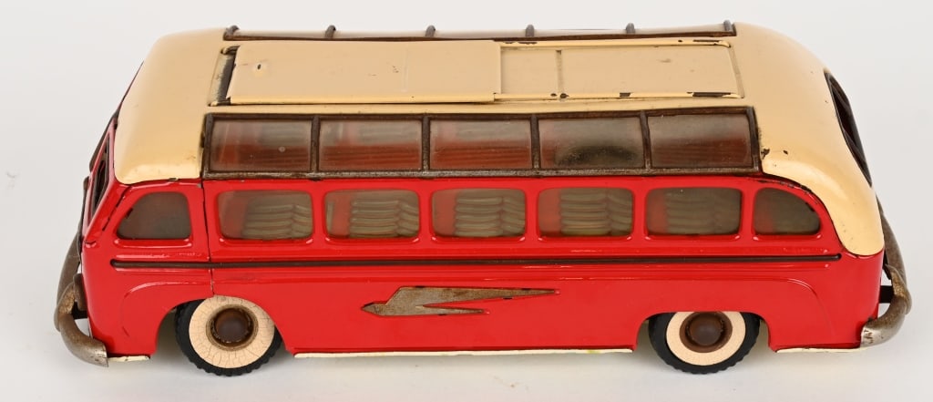 GUNTHERMANN TIN WINDUP US ZONE SCENIC TOUR BUS: Gunthermann US Zone Germany tin windup Scenic Tour Bus. All original and in great condition. Has map of Europe on the bottom. Windup works. 11" Excellent