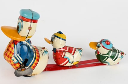 JAPAN TIN WINDUP DONALD DUCK & NEPHEWS