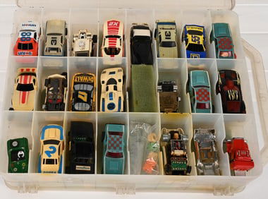 LARGE LOT OF SLOT CARS w/ CASE