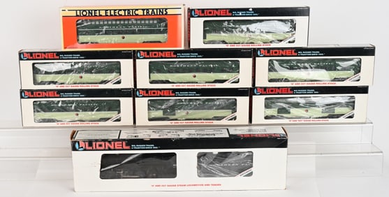 LIONEL NORTHERN PACIFIC, & 8 PASSENGER CARS BOX