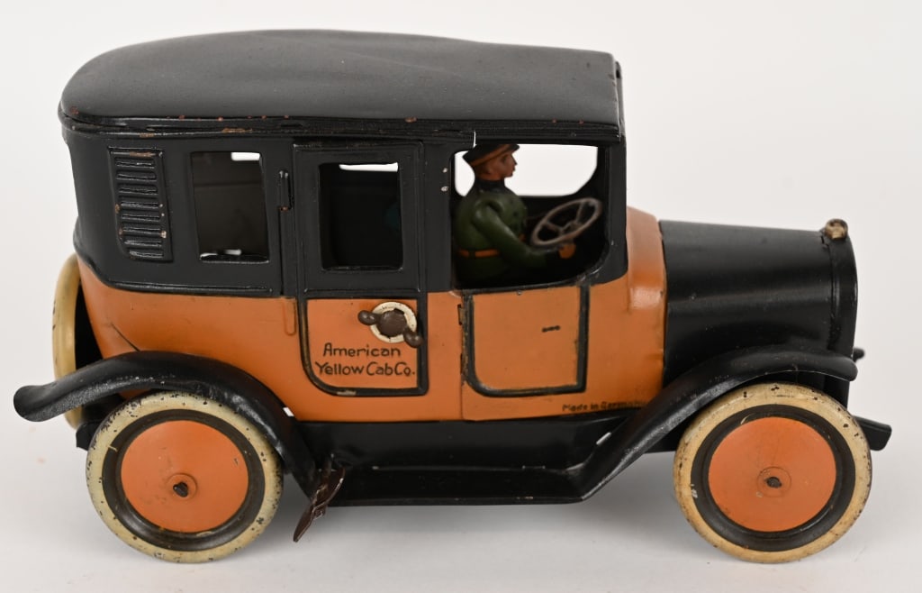 GUNTHERMANN TIN WINDUP AMERICAN YELLOW TAXI: All original and complete. In very clean condition. Windup works. 7 1/2" Excellent