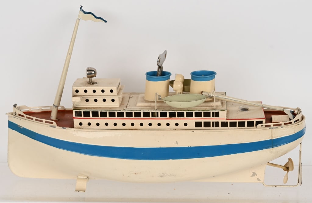 GERMAN ARNOLD TIN WINDUP SHIP (1 of 6)