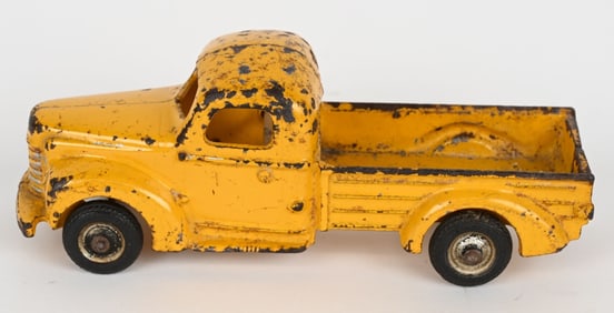 ARCADE CAST IRON INTERNATIONAL PICKUP TRUCK