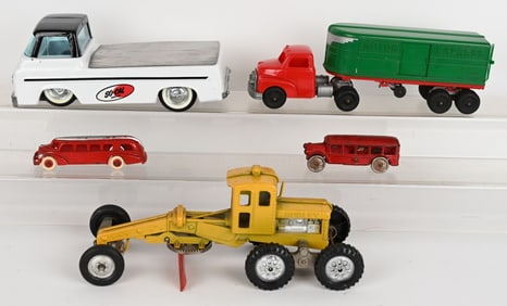 VINTAGE TOY LOT HUBLEY, NYLINT & CAST IRON
