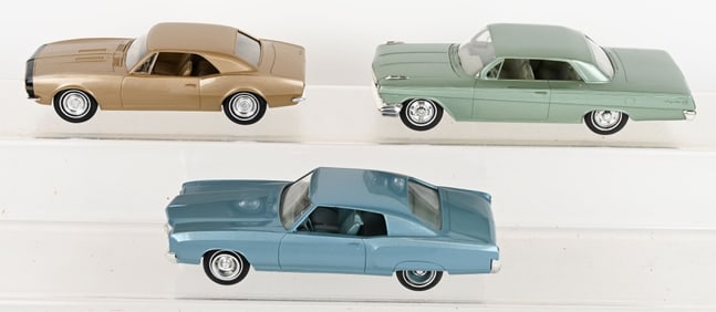 3- VINTAGE CHEVROLET PROMO AUTOS