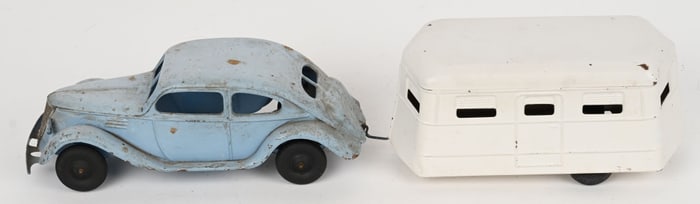 KINGSBURY CLOCKWORK COUPE & TRAVEL TRAILER