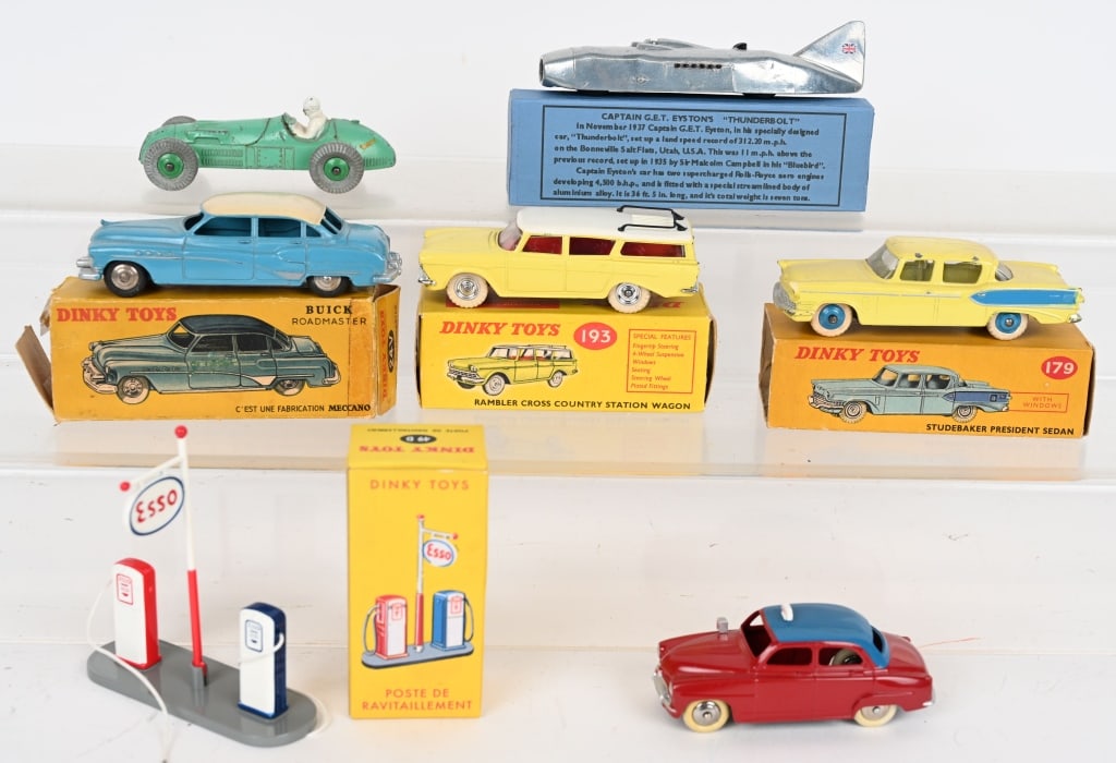 LOT OF DINKY CARS (1 of 8)