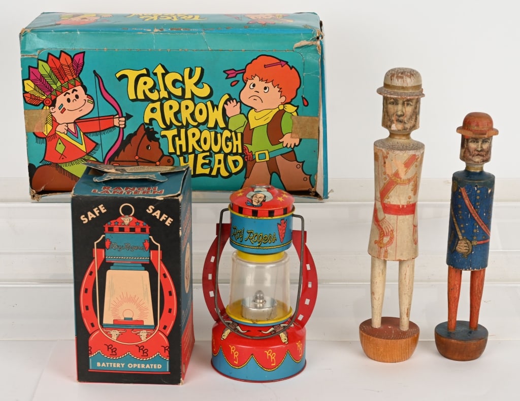 LOT OF VINTAGE TOYS (1 of 12)