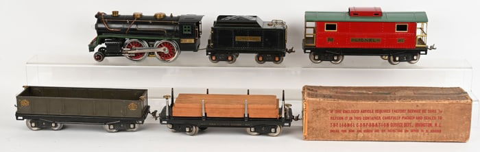 LIONEL 384 ENGINE & TENDER w/ 3 CARS