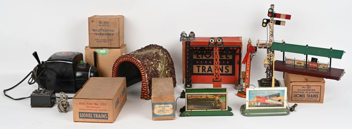 LARGE LOT OF TRAIN ACCESSORIES, LIONEL & MORE