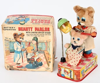 JAPAN BATTERY OP BEAUTY PARLOR BEAR w/ BOX