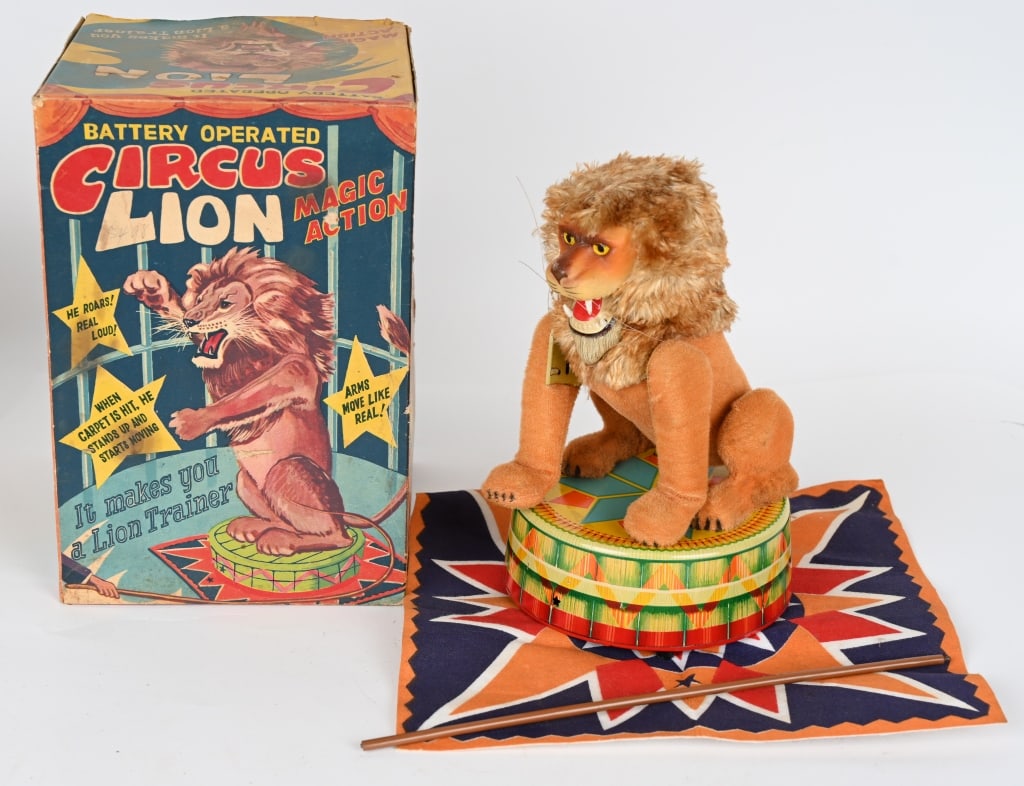 JAPAN BATTERY OP CIRCUS LION w/ BOX: All original and complete with Carpet and Whip. Did not work when tested. Boxed 11" Excellent