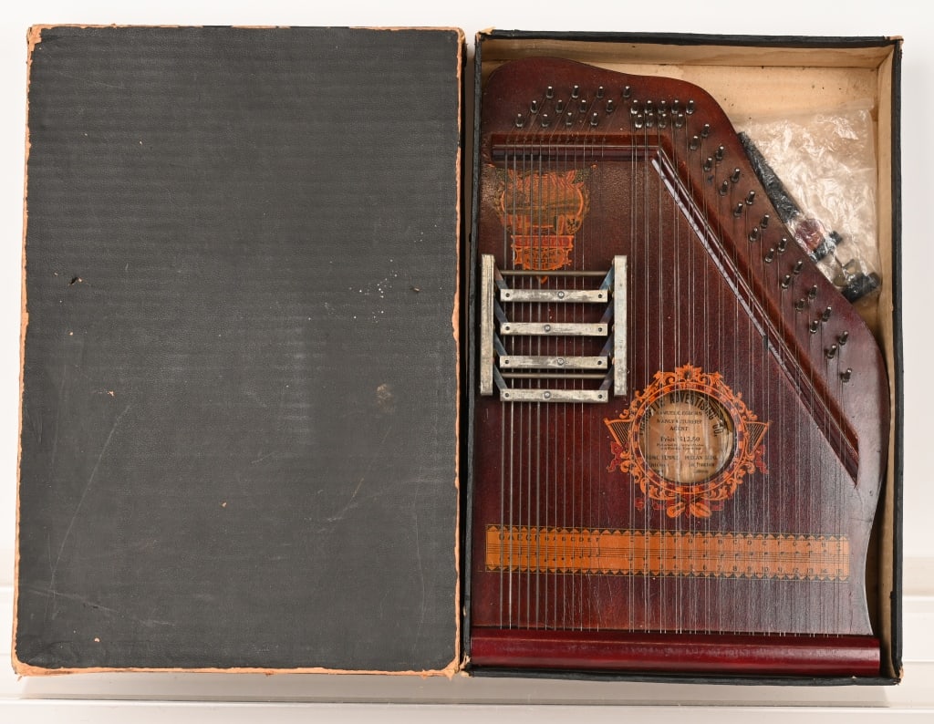 1915 SAMUSAL OSBORNE PIANONETTE AUTOHARP: Outstanding original condition. Made in 1915. Still in original box. 20" Excellent