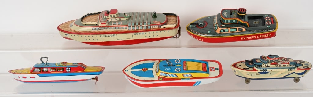 5- VINTAGE TIN TOY BOATS (1 of 6)