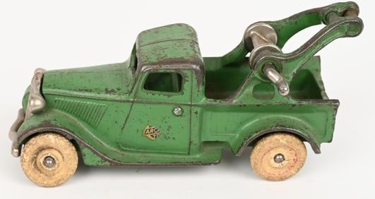 ARCADE CAST IRON 1933 FORD WRECKER
