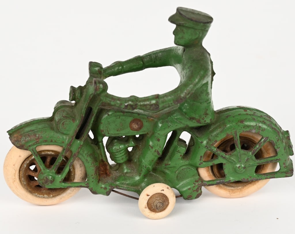 KILGORE CAST IRON MOTORCYCLE, GREEN: Complete and original with nice paint. Should clean to a higher grade. No cracks or repairs. 5 3/4" Excellent