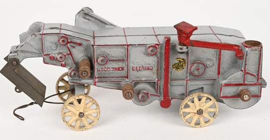 ARCADE CAST IRON McCORMICK DEERING THRESHER