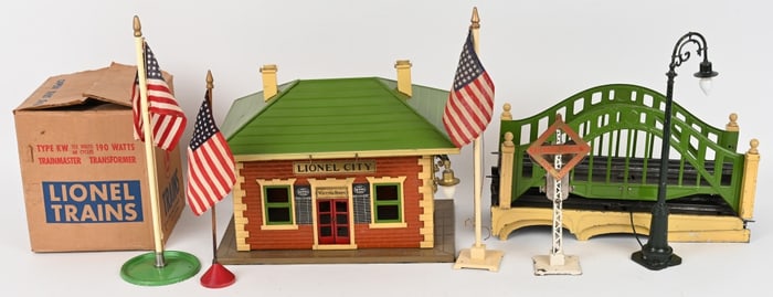 PREWAR LIONEL ACCESSORIES