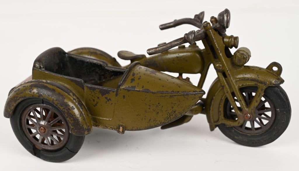 HUBLEY CAST IRON HARLEY DAVIDSON w/ SIDECAR (1 of 6)