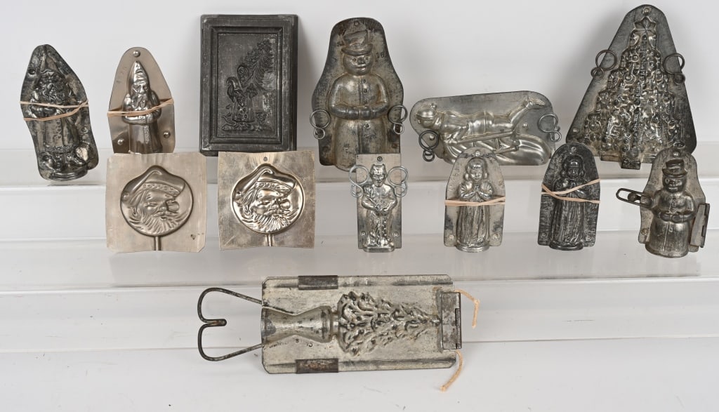 12- ANTIQUE CHRISTMAS CHOCOLATE MOLDS (1 of 3)