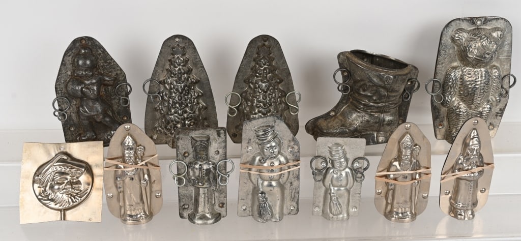 12- ANTIQUE CHRISTMAS CHOCOLATE MOLDS (1 of 3)