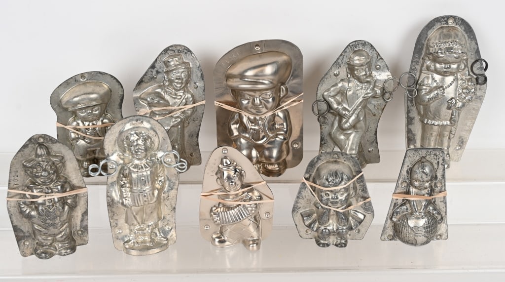 10- ANTIQUE CHARACTER CHOCOLATE MOLDS (1 of 3)