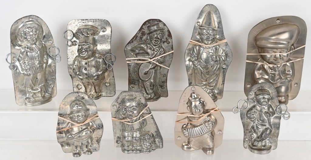 10- ANTIQUE CHARACTER CHOCOLATE MOLDS (1 of 3)