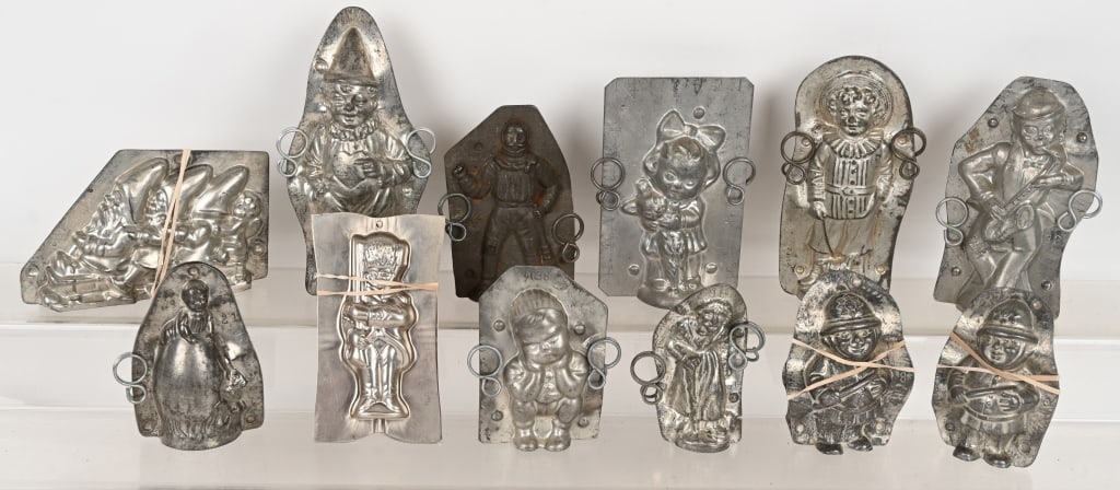 12- ANTIQUE CHARACTER CHOCOLATE MOLDS (1 of 3)