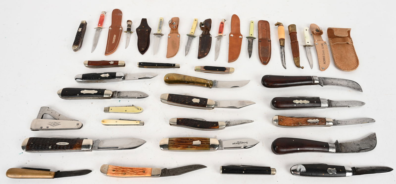 LOT OF 30 ASSORTED FOLDING & FIXED BLADE KNIVES: This lot contains 30 knives of various models and manufacturers. CONDITION: Good to Very Good.