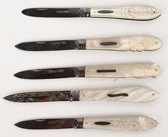 FIVE ASSORTED PEARL & SILVER BLADE FRUIT KNIVES
