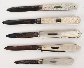 FIVE ASSORTED PEARL & SILVER BLADE FRUIT KNIVES