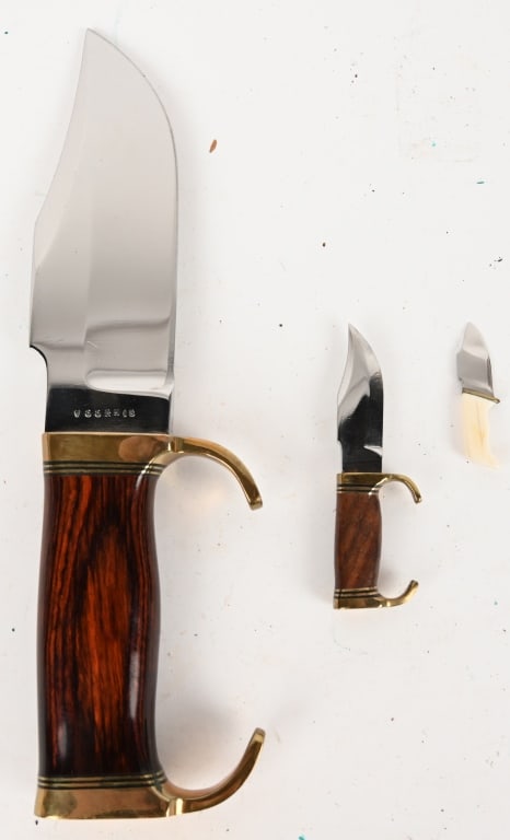 VOORHIS BOWIE AND MINIME & MINNIERME BOWIE KNIVES: This lot contains 3 fantastically crafted bowie knives. (1) Steve Voorhis custom Bowie knife with mirror finished blade, light patina brass pommel and guard, and rich hardwood handle. Blade: 5 3/4". O