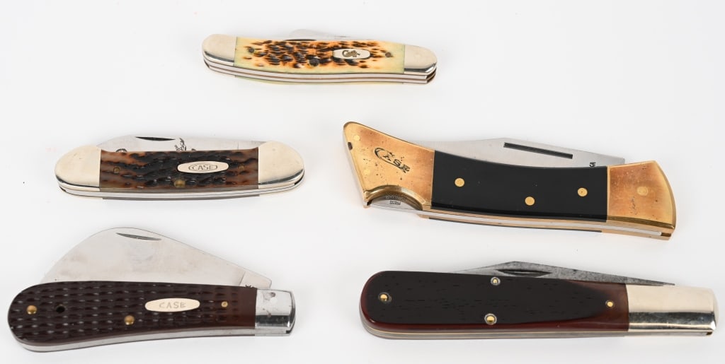 CAASE XX 5 SPECIAL FOLDING KNIVES: (1) CASE XX Hammerhead jumbo lock-back 1991 knife. Model: 59L SS. Blade: 3 5/8". OAL: 8 3/8". CONDITION: Very Good 95%. Brass bolsters have light handling / storage marks and developing a patina. Blad