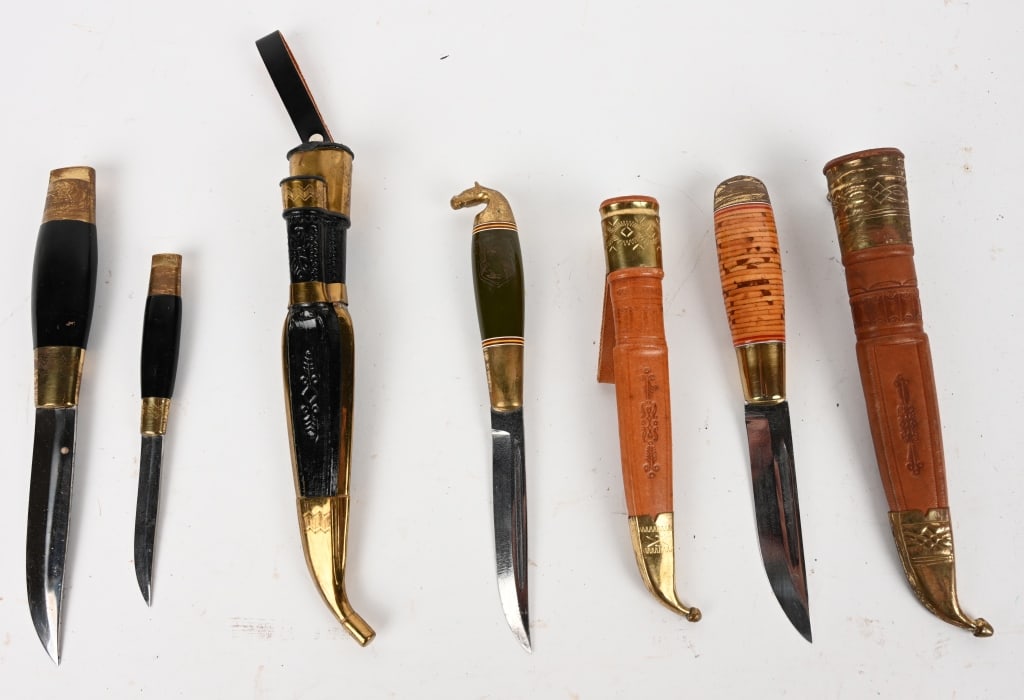 LISAKKI JARVENPAA HAND CRAFTED PUUKKOS (KNIVES): This is a terrific lot of (3) Lisakki Jarvenpaa hunting and camping knives. Lisakki Jarvenpaa founded his company in 1904 in Pukkila, Kauhava Finland. The company is known for high quality, hand craft