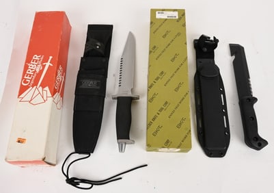 LOT OF 20 FOLDING KNIVES IN LEATHER HOLSTERS