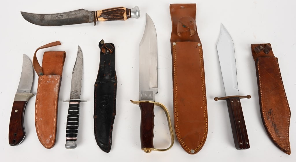 LOT OF BOWIE KNIVES AND SKINNERS: CSA D-GUARD BOWIE KNIFE Blade Length: 10-1/4", Handle: 4-3/4 " (D shaped), Overall Length: 15-1/2", Blade: Carbon Steel, Scabbard: Stitched brown leather. This replica Confederate D-Guard Bowie featur