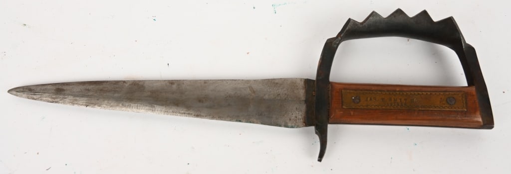 THEATER MADE KNUCKLE FIGHTING KINFE: This is a rustic beauty of a fighting knife. Brass inserts are marked " FROM SAM JAMES TO" and on the other side "JAS.E.SMITH 15197454"