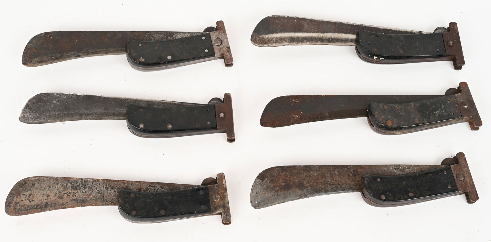 LOT OF WWII PILOT SURVIVAL FOLDING MACHETES: This lot contains: (4) Cattaraugus folding machete (3) Camillus folding machete Condition: Fair. Blades are stained with frosting and light pitting. Actions are locked up to stiff requiring a break fr