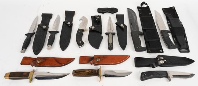 ASSORTED LOT OF SMITH & WESSON AND COLT KNIVES